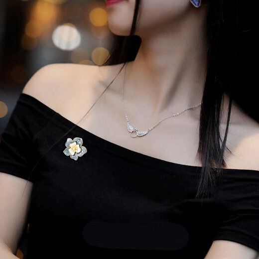 He Niang high-end small fragrance camellia brooch temperament enamel painted flower brooch jacket suit accessories corsage haze blue camellia back brooch