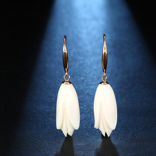 Lescreation Lisa jewelry crafts 18K gold natural mammoth ivory fossil magnolia simple and versatile earrings 18K gold mammoth ivory magnolia earrings