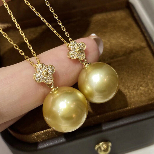 Jennifer Jewelry 12-13mm True Round South Sea Gold Pearl 18k Gold Diamond Pendant Four-leaf Clover Clavicle Chain True Round U18k Gold Diamond Pendant Without Chain 12-13mm South Sea Gold Pearl