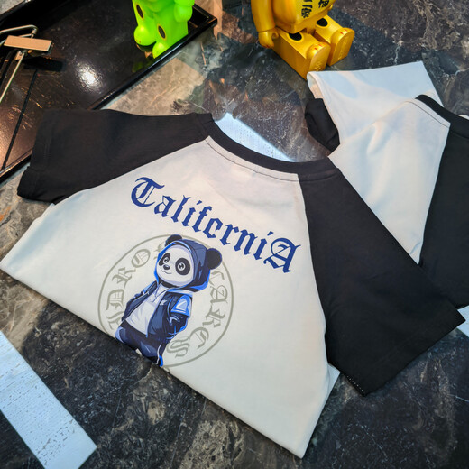 T-shirts pour garçons pour enfants en été moyens et grands enfants 2025 NOUVEAUX Boys coton pur-manche à manches courtes hommes et femmes TOPS Été TRENDY T Black and White régulier F688 130 (125-135 cm)