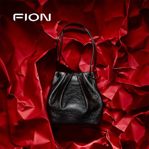 菲安妮（FION）真皮贝壳包2024新款牛皮水桶包女大容量单肩包包生日礼物 经典黑