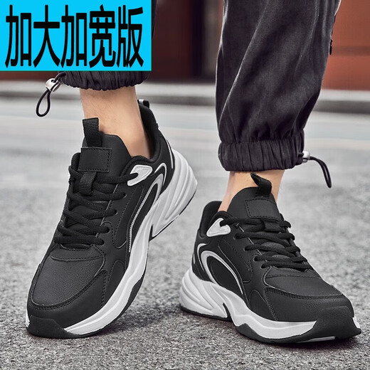 Zapatos de hombres Jinyue zapatos deportivos TOE anchos sueltos y grasos más grandes de otoño e invierno zapatos casuales impermeables al agua extra grande 45464748 826 blanco y negro 42