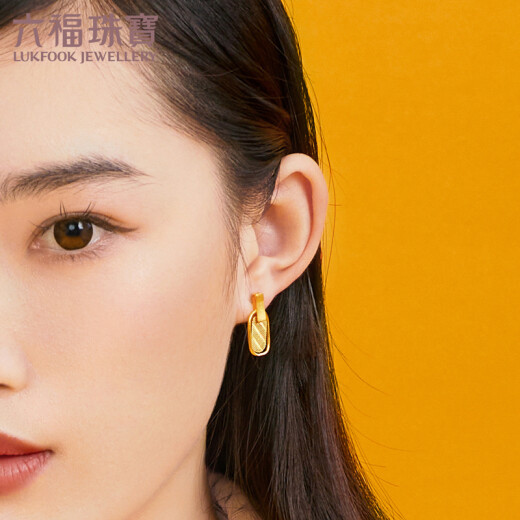 
Liufu Jewelry Light and Shadow Gold Series Foot Gold Geometric Square Ring Gold Earrings Earrings Priced G07TBGE0002 6.60g (including labor cost 1049 yuan) with silicone ear plug