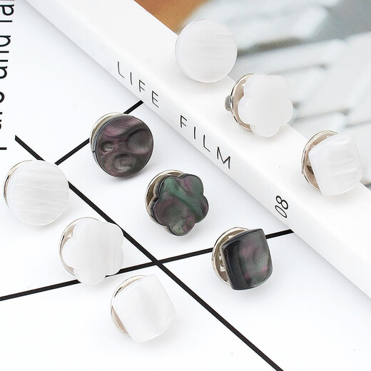 Dixing (DIXING) new shirt anti-exposure buckle, seam-free brooch button, clothing fixed buckle, invisible buckle, hidden buckle, versatile decorative button, nail buckle, 3 flower-shaped white patterns, 1 set of 5 pieces