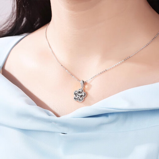 Yuanshengfu's new PT950 high-quality imitation diamond flower platinum pendant, fashionable and versatile platinum necklace pendant, 4.01g