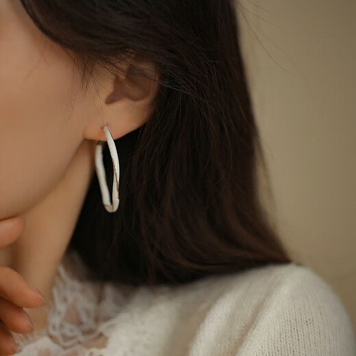 OU Jingsi Light Luxury haut de gamme Boucles d'oreilles de grand cercle Nouveau conception de niche à la mode Loucles d'oreilles irrégulières Tempérament féminin OK-753
