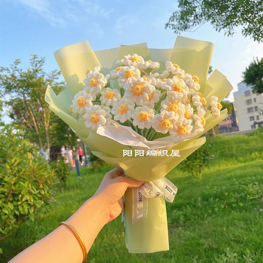 Bei Duoyang's hand-knitted daisies, chamomile wool flowers, crochet diy material package finished product as a gift for girlfriends and best friends. The bouquet material can be made into 30-40 flowers.