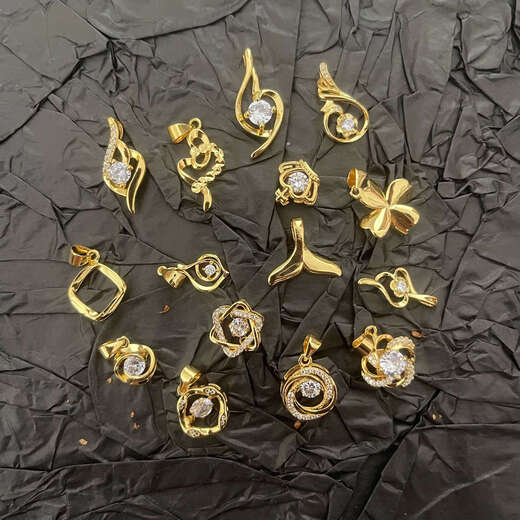 Luruo 18K gold pendant women's gold necklace single pendant single gold clavicle chain single pendant without chain 18k gold (crown)