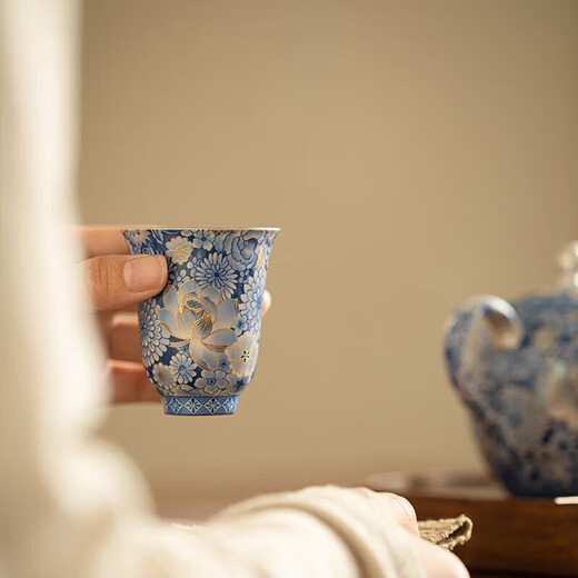 Inherited order of high-end blue and white gold and silver teapot and two cups of beauty teapot and cup household ceramic kung fu gilt silver tea set for leaders Porcelain body gilt silver * blue and white gold one pot and two cups gift box