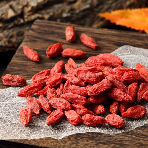 
New red dates and red wolfberry combinations are equipped with authentic Chinese herbal medicines soaked in water, gougujiguya, wolfberry, tea cans, small cans [2 cans] red wolfberry + red date slices
