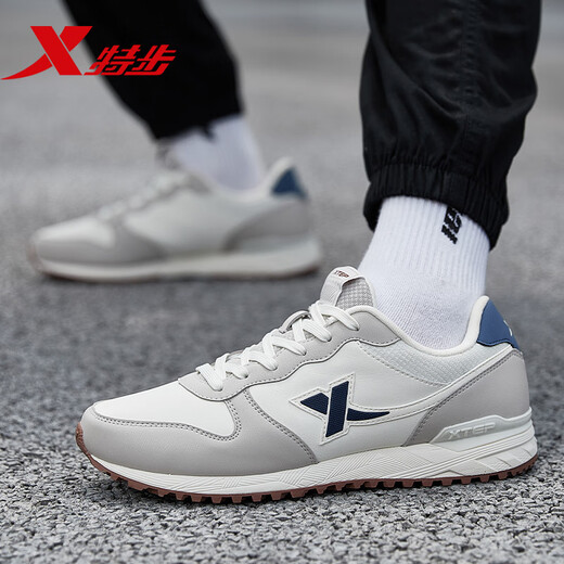 Xtep men's shoes, sports shoes, men's spring leather shoes, running shoes, non-slip wear-resistant mesh, travel shoes, casual jogging shoes, men's sail white/pigeon gray-722 40