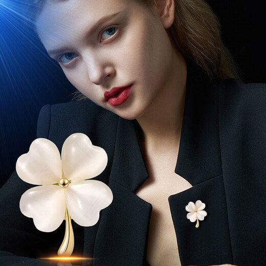 Ancient four-leaf clover brooch, high-end women's exquisite niche corsage gift box, light luxury and elegant suit, suit pin, scarf button, high-end brooch three-piece gift box