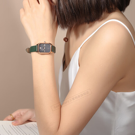 
Emporio Armani watch women's fashion square plate small green watch casual women's watch birthday Valentine's Day gift for girlfriend dark green square dial AR11149