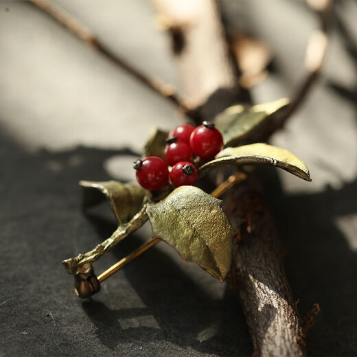 Michael Michaud German Light Luxury Jewelry Holly Fruit Jewelry Brooch Literary Retro Men's Valentine's Day Gift Holly Fruit Brooch Small (6216)