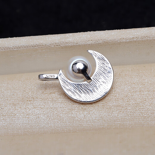 Shiyi s925 sterling silver gold natural freshwater real pearl moon pendant pendant pendant shell inlay does not include necklace Silver pendant does not include chain