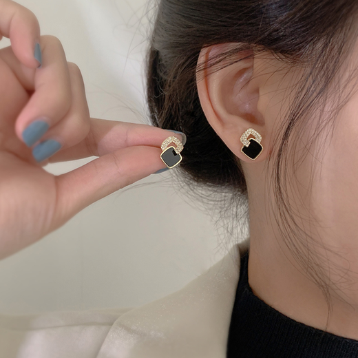 Idel black earrings 2025 new trendy earrings for women summer temperament niche high-end earrings birthday gift cross geometric black earrings E1051