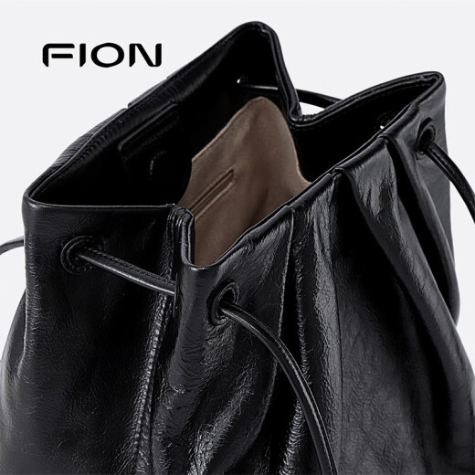 菲安妮（FION）真皮贝壳包2024新款牛皮水桶包女大容量单肩包包生日礼物 经典黑