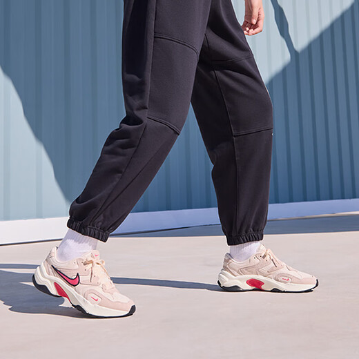 耐克（NIKE）官方女子运动鞋复古跑鞋风勾透气网眼时尚跑步HJ7371 838冰番石榴色/紫菀粉/黑/帆白 35.5