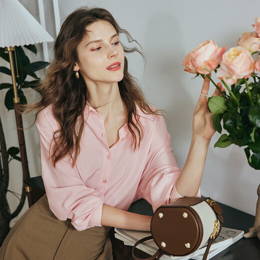 Olrain French à manche à manches longues pour les femmes en automne Nouvelle chemise de style de banlieue lâche pour les femmes châles (taille unique) O23QP86021 S