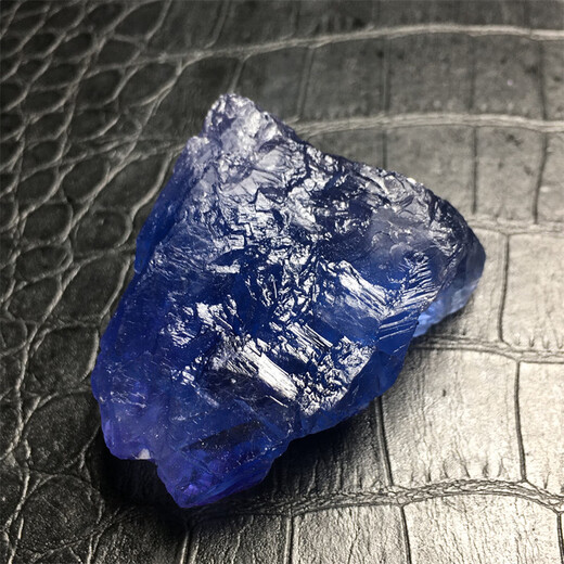 DL 1998 Fat Donglai same style tanzanite rough stone natural l rock sugar purple blue fluorite ornaments sky blue sea sapphire color tanzanite 565 blue