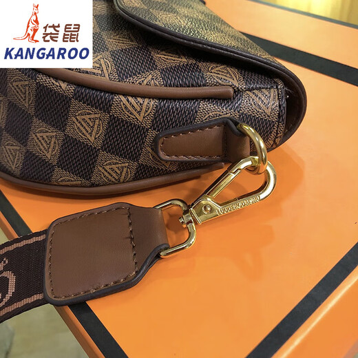 Bolsa de canguro (canguro) bolso para mujeres 2024 Autumn New Simple y de moda europeo y estadounidense Retro Chess Board Plaid One-Hohor Crossbody Bag Bagpling Brown