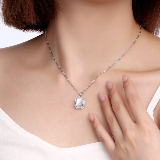 Yuan Shengfu's new PT950 fashionable honeycomb square brand platinum pendant, sparkling platinum pendant, versatile style, 4.69 grams