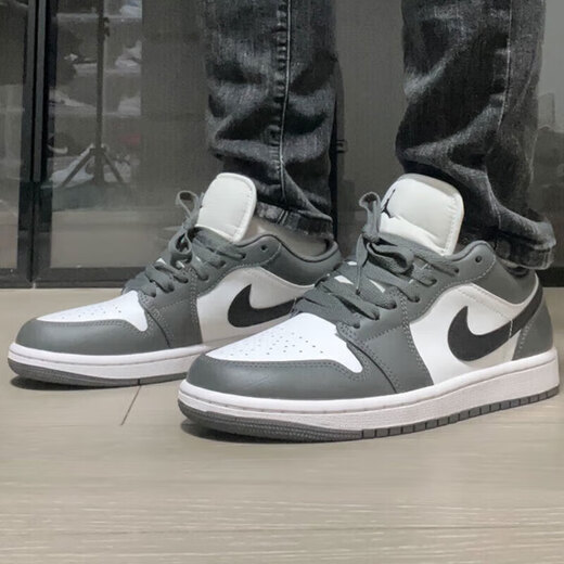NIKE Nike men's shoes women's shoes summer and autumn new Air Jordan couple low top shoes sports basketball shoes aj1 black and white gray 553560/553558-152 42 men