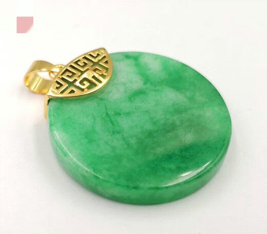 Toto -Aufkleber mit Wuwu Marke Jade, trockengrüner Jade, friedliche Schnalle Wuwu Card Round Card SNT9277 Gold Anhänger (+ Wachsekette)