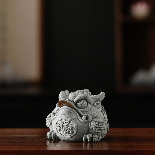 Qiashuo blue sandstone auspicious animal golden toad can raise tea pet toad ornaments tea table living room fish tank landscaping desktop decoration green sandstone Tongbao golden toad (with copper coins)