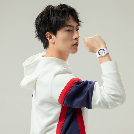Fila Watch Quartz Movimiento Strap Silicone Dial White Dial White Men y mujeres Candy Candy Asequable Sports Waterproof 46Fll38-671-003