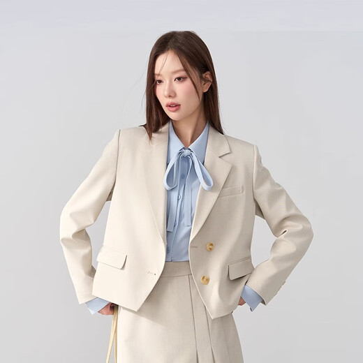 Lady Bird interview blazer women's professional formal attire teacher commuting light workplace small man wear suit