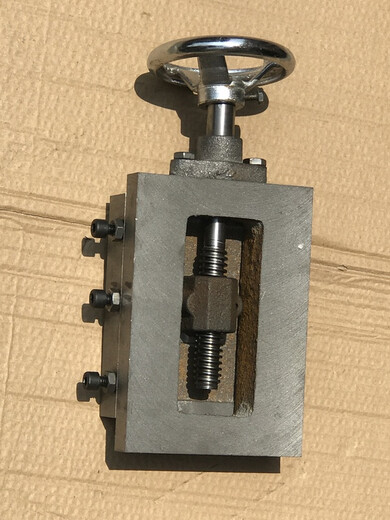 Dovetail trough carriage with rod, linear screw, manual slide module, handwheel workbench, one-word slider, hand-operated guide rail, width 200, length 330, thickness 55MM with handwheel