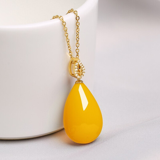 Nianfu Jingdai Mother's Day gift, Sizan beeswax pendant, chicken oil yellow clavicle chain jewelry, sweater chain, long amber A type chicken oil yellow pendant