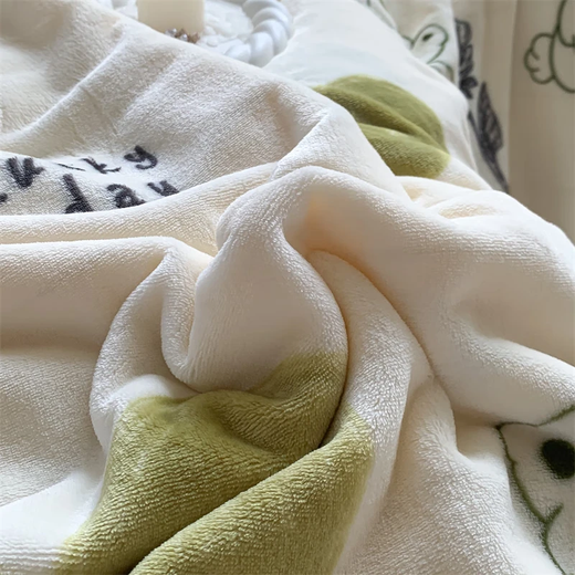 Yalu Double-layer Milk Velvet Blanket Air Conditioning Blanket Towel Quilt Office Sofa Nap Blanket Shawl Throw Blanket Universal for All Seasons Dim Sum Bear Multi-purpose Blanket Can Be Paved or Covered 120*200cm Single Blanket