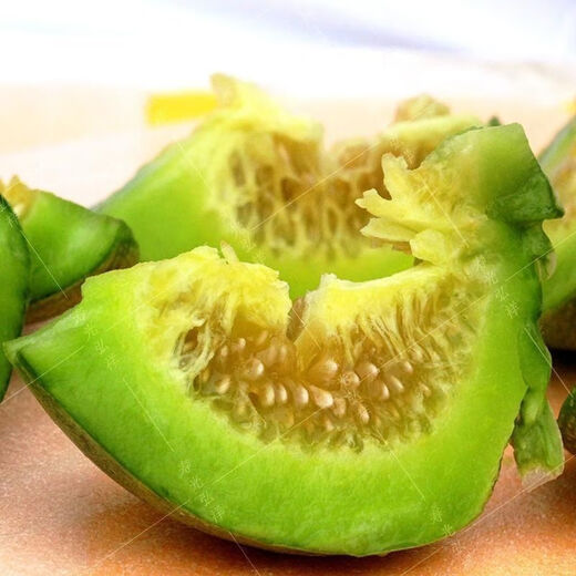 Ice Jade Melon Seeds Super Sweet Thin-Skinned Emerald Cantaloupe Spring and Autumn Early Ripening Four Seasons Balcony Fruit Seeds Ice Jade Emerald Melon Seeds Song Fertilizer Original New Seeds 1 Pack of Approximately 95 Pieces