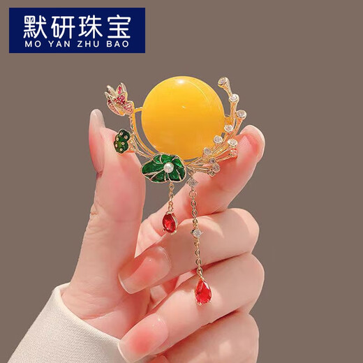 MOYAN New Chinese style lotus pond moonlight imitation honey I wax brooch Antique texture tassel brooch design corsage jewelry Lotus pond moonlight gold A25-305 alloy