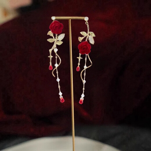 Mr. Ouyang autumn and winter red velvet rose earrings for women French retro super fairy tassel earrings earrings without pierced ear clip earrings earrings 0004 A12-103