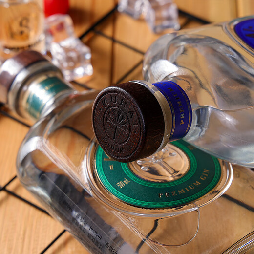 Kühl lieben russische ursprüngliche Flasche importierte Pferde Milch Wodka Gin Fremdwein und starke Alkohol Geschenkbox [品] gemischtes Set 500 ml 3 Flaschen Geschenkbox