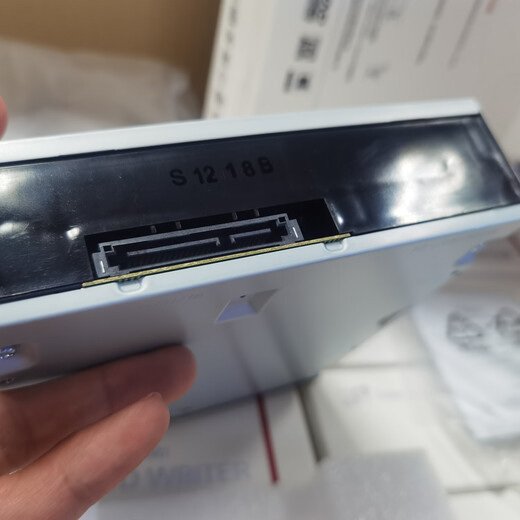 H L Data Storage Hitachi optical drive desktop burner GH24NSD6 optical disc drive SATA 24X high-speed burner disc drive