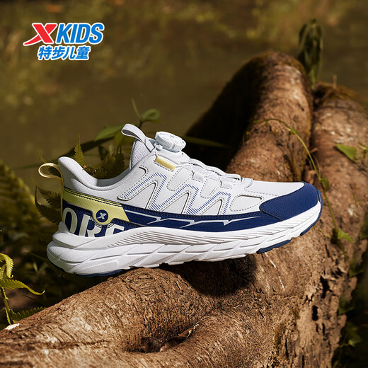 特步（XTEP）儿童童鞋男女童中大童革面耐磨旋钮扣跑鞋 月光灰/深邃蓝 37码