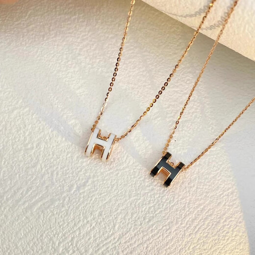 Li Shengao's version of V gold-plated 18KH letter necklace for women, classic enamel K gold pendant, light luxury niche clavicle chain for best friends, small rose gold chain, white pendant