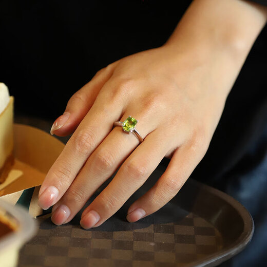 GEM STONE KING 1.8 carat green peridot ring, single inlaid with 925 silver colored gemstones for women, a Valentine's Day gift for your girlfriend, US No. 8