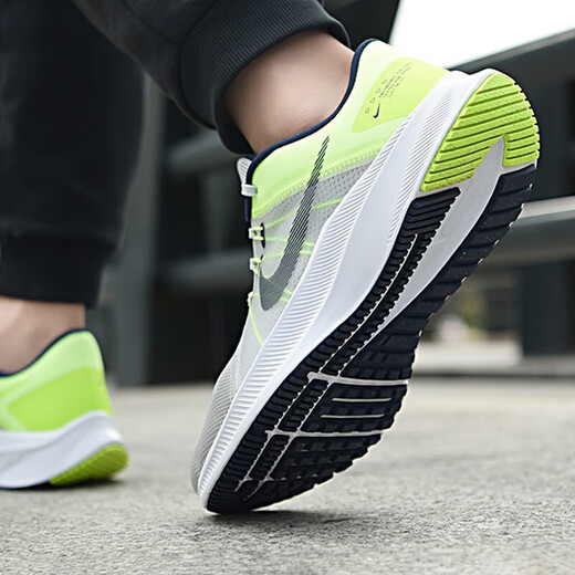 Nike (Nike) Chaussures masculines officielles 2025 Printemps Nouvelles chaussures de sport Révolution 7 chaussures de course respirantes chaussures décontractées chaussures de course gris fluorescent jaune DA1105-003 Explorer 4e génération 43