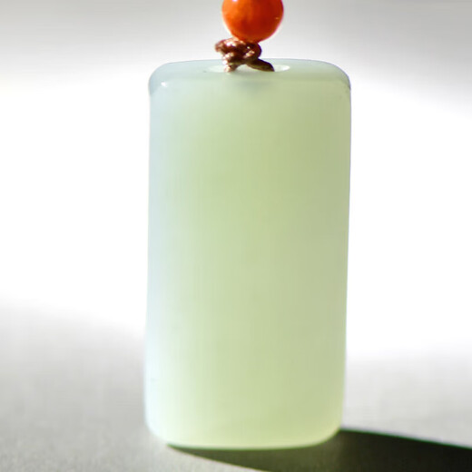 Peut-on demander à Jade le pendentif de Jade Hetian, ce qui signifie la sécurité, bonne chance toujours accompagner, cadeaux de parents et amis, dix m8333