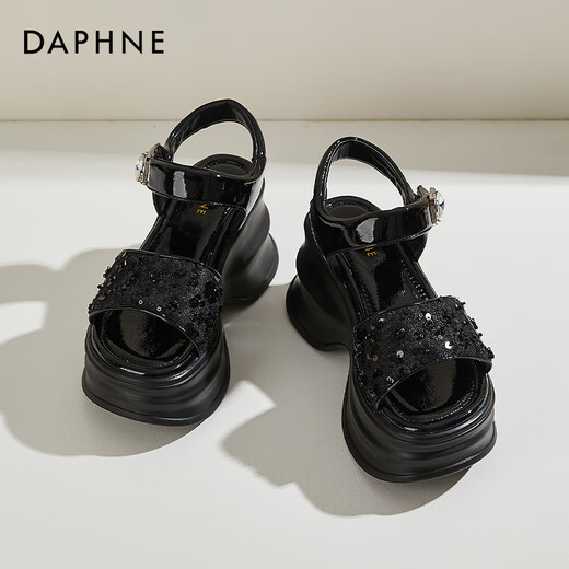 达芙妮（DAPHNE）凉鞋女外穿一字带夏季新款时尚仙女风软底轻便水钻魔术贴女鞋 黑色 跟高9cm 36 (230mm) 标准码