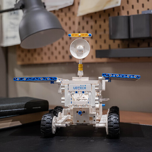 UBTech (UBTech) Puzzle d'enseignement précoce des enfants Remote contrôle électrique Parent-Child Toy Learning Ai Smart Building Blocs Robot Programmable 6-12 ans Hommes et femmes Expérience scientifique Set New Year Gift [Gift Box] Programmation Robot Moon Rover-Sports Edition