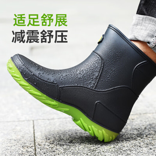 Botas de lluvia de fútbol botas de lluvia para hombres zapatos de agua para hombres tubos mediados de los zapatos impermeables para el agua de los adultos botas de agua de agua zapatillas de goma de moda botas de agua