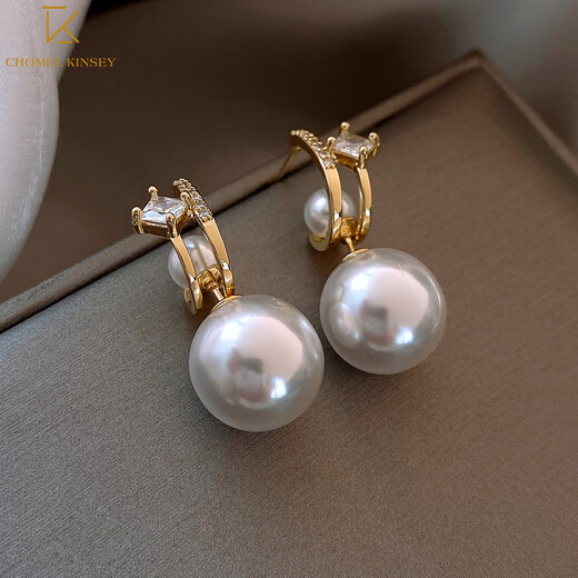 CHOMEL KINSEY A multi-wear pearl and diamond stud earrings for women. Light luxury niche design. Elegant earrings. High-end earrings. A multi-wear earring-gold.