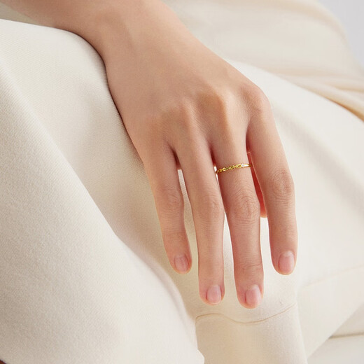 Chow Tai Fook RINGISM series parallel time and space geometric chain chain star track 18K gold inlaid diamond ring NU2635 gift No. 12