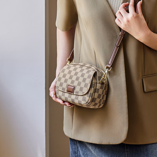 Mk Small Bag Damen 2025 Neue Mode gedruckte Frauen Crossbody Bag Leichte Luxus Textur kleiner runde Tasche vielseitige Schulter -Frauen -Tasche Khaki 18 cm lang, 9 cm dick, 15 cm hoch